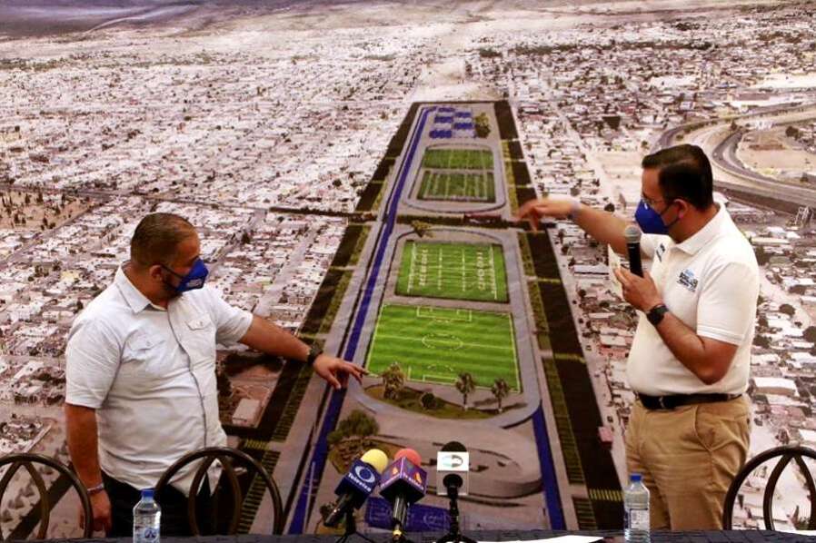 Paco Navarro y Marco Bonilla anunciaban el polideportivo "Luis H. Álvarez" el 25 de mayo, solo unos días antes de las elecciones del 6 de junio.