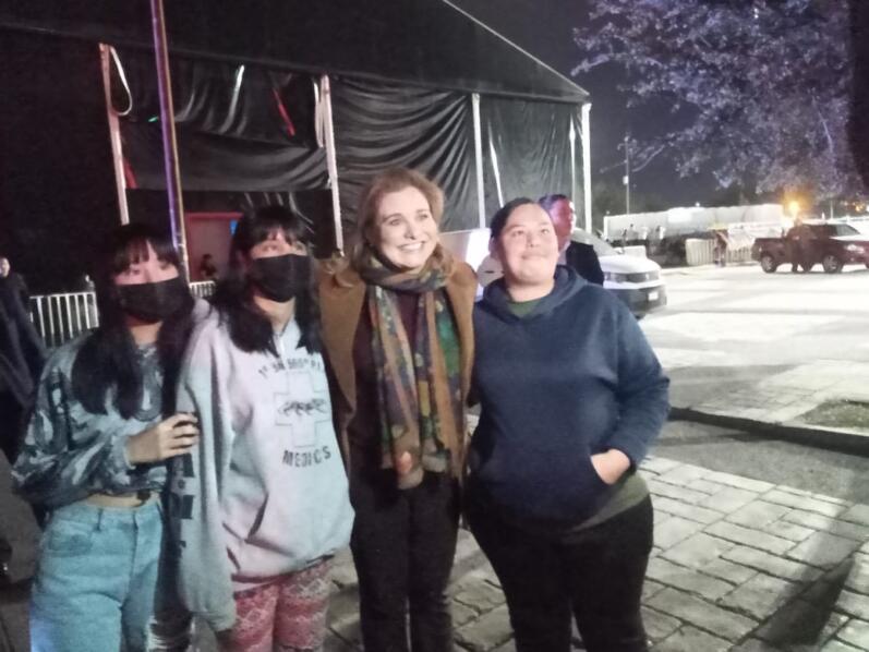 Los asistentes pudieron tomarse la foto con la gobernadora Maru Campos.