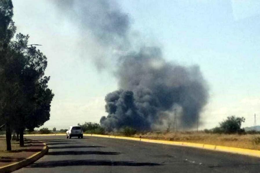 La columna de humo se observaba a lo largo de toda la vialidad Sacramento.