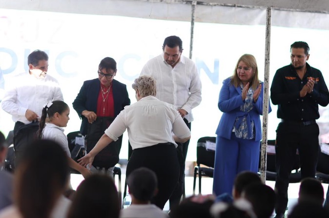Inicio municipio con la entrega de 150 mil mochilas y útiles escolares