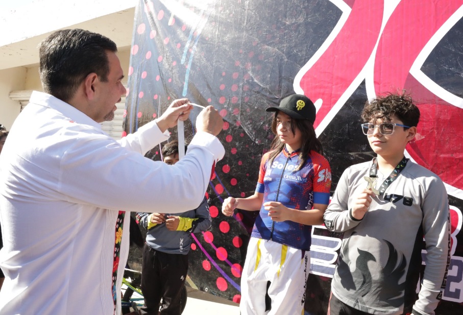 Premian a ganadores de Torneo Municipal de Bicicross
